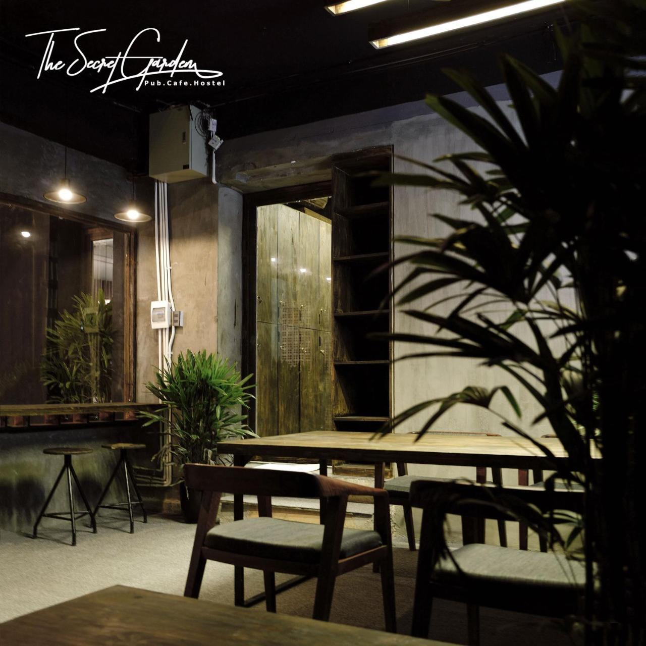 The Secret Garden Hostel Дананг Екстериор снимка